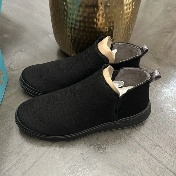 Bzees Tempo Women's Slip-on Sneaker Boots (WIDE)