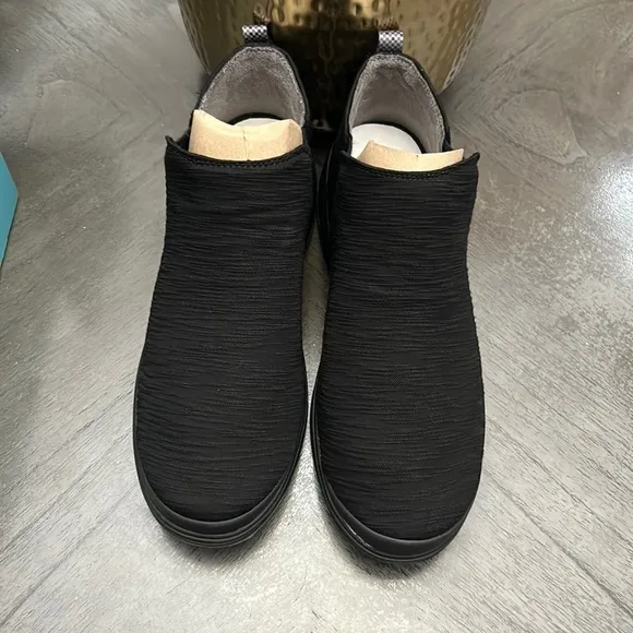 Bzees Tempo Women's Slip-on Sneaker Boots (WIDE)