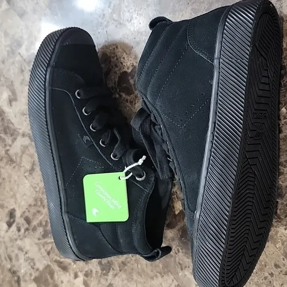 CARIUMA All Black Woman's  Canvas Sneakers Size 6.5