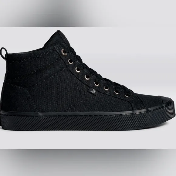 CARIUMA All Black Woman's  Canvas Sneakers Size 6.5