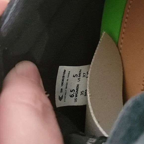 CARIUMA All Black Woman's  Canvas Sneakers Size 6.5