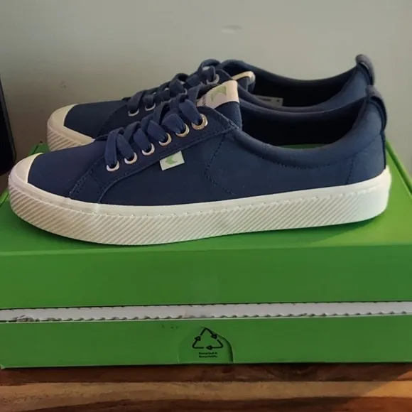 Cariuma Canvas Sneakers Blue Womens 9.5 / Mens 8