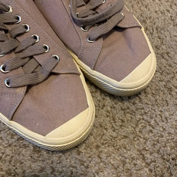 Cariuma canvas sneakers Brazil