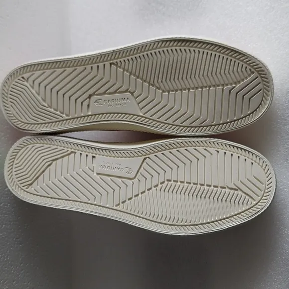 Cariuma Canvas Sneakers Rose Womens 7.5 / Mens 6