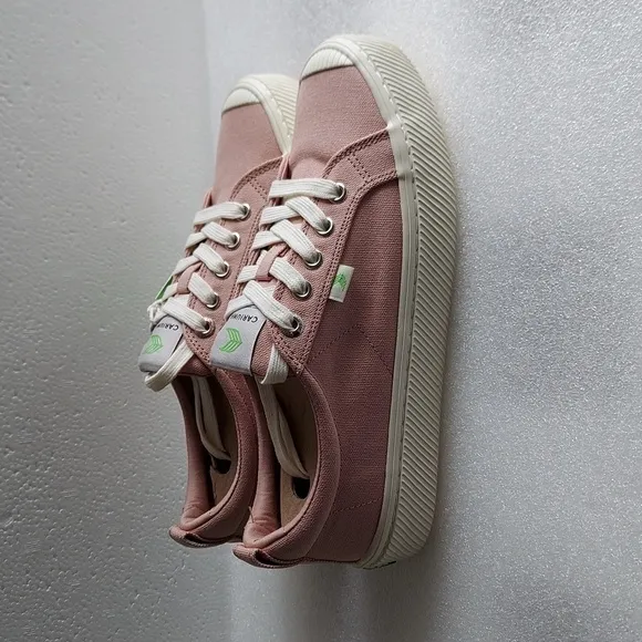 Cariuma Canvas Sneakers Rose Womens 7.5 / Mens 6