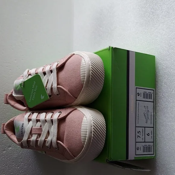 Cariuma Canvas Sneakers Rose Womens 7.5 / Mens 6