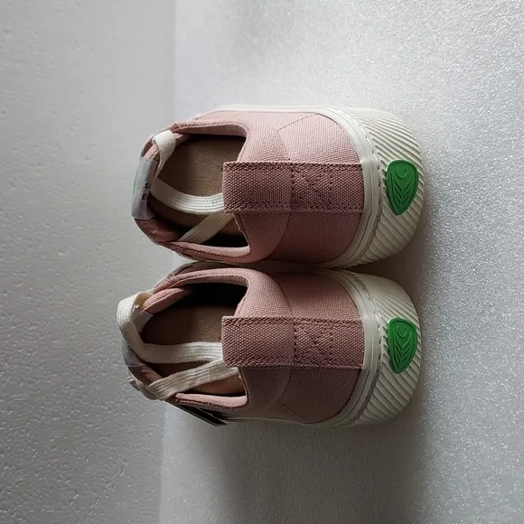 Cariuma Canvas Sneakers Rose Womens 7.5 / Mens 6