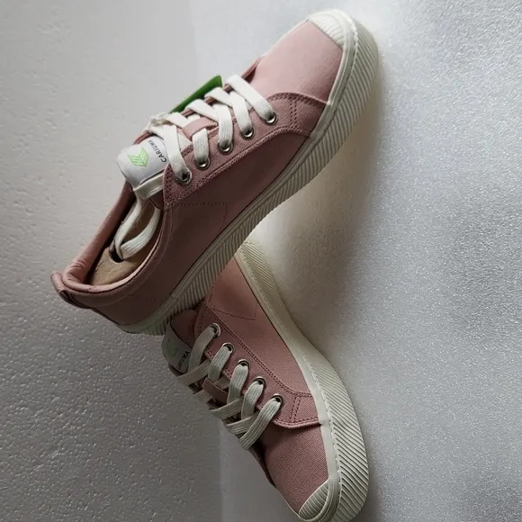 Cariuma Canvas Sneakers Rose Womens 7.5 / Mens 6