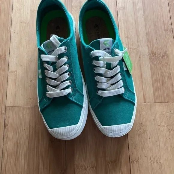 Cariuma Green Canvas OCA low sneakers. Men’s 9. Women’s 10.5 NWT