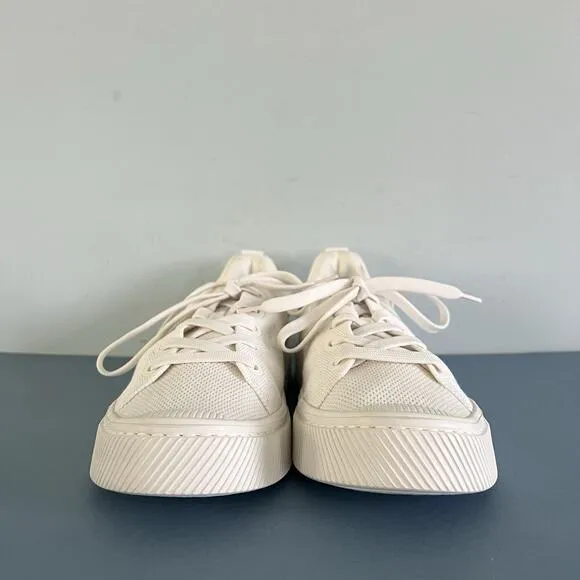 Cariuma OCA Low Off-White Canvas Lace Up Sneakers