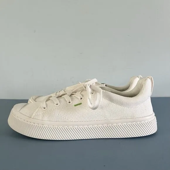Cariuma OCA Low Off-White Canvas Lace Up Sneakers