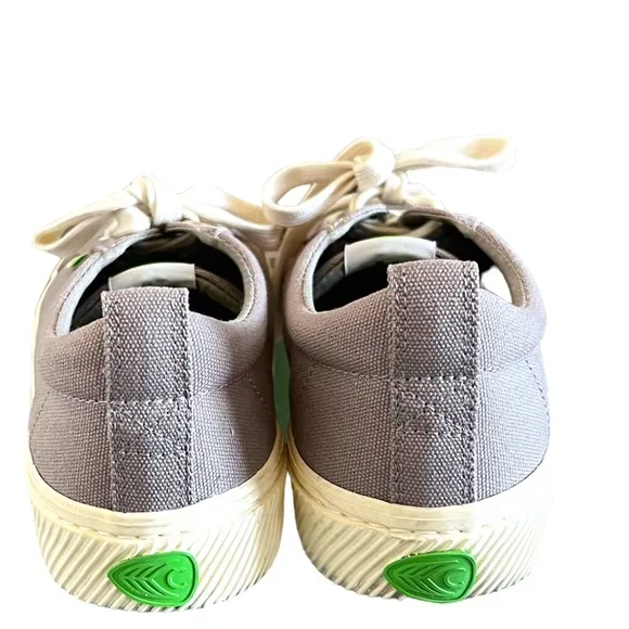 Cariuma OCA Low-Top Canvas Sneakers In Mystic Grey Size 8