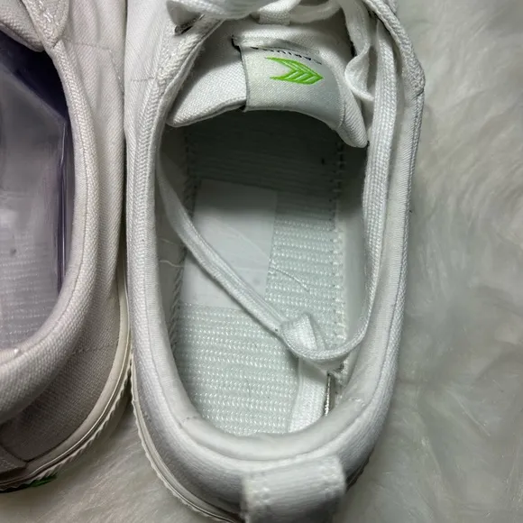 Cariuma OCA low-top canvas sneakers Size 11Women’s 9.5 Men