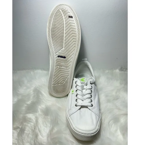 Cariuma OCA low-top canvas sneakers Size 11Women’s 9.5 Men