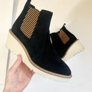 Cecelia New York Black Stripe Suede Gemma Chelsea Boots Size 8