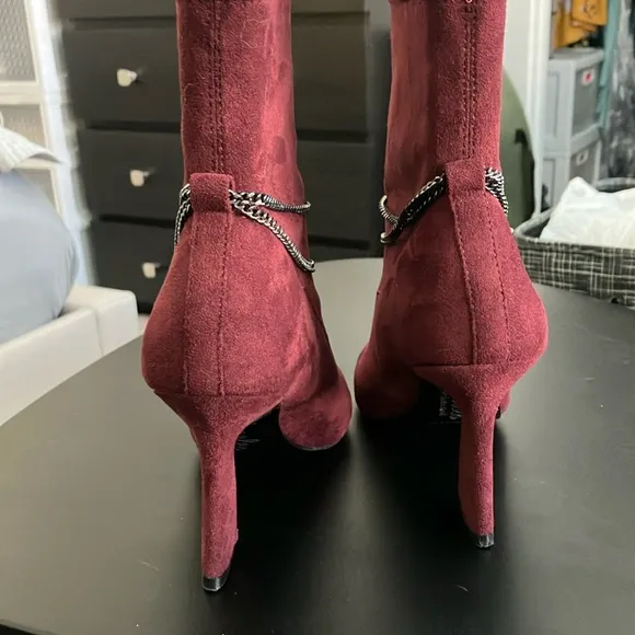Charles by Charles David Lugo SZ 5 Chain Stretch Maroon High Heel Booties $139