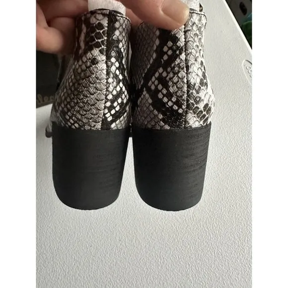 CHARLES BY CHARLES DAVID Usual  Black White Desert Snake Block Heel Boots Size 5