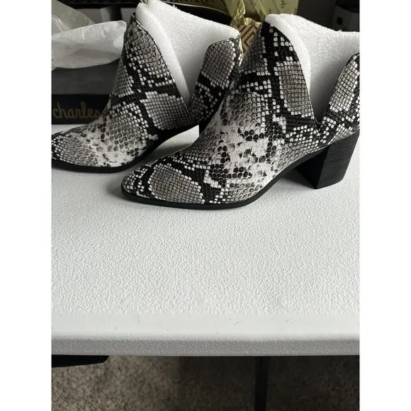 CHARLES BY CHARLES DAVID Usual  Black White Desert Snake Block Heel Boots Size 5