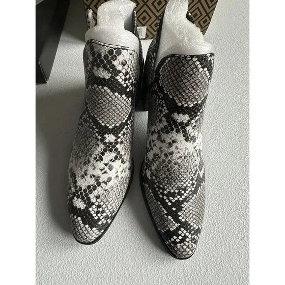 CHARLES BY CHARLES DAVID Usual  Black White Desert Snake Block Heel Boots Size 5