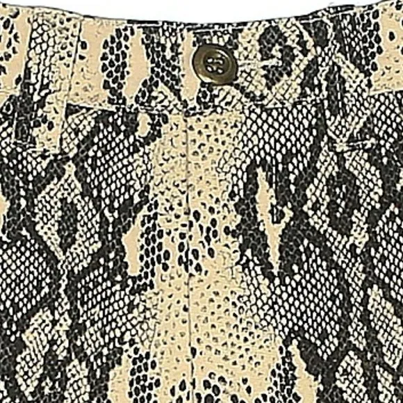 💥CHIC &amp; SEXY💥Brulee High Waist Snake Print Leather Shorts