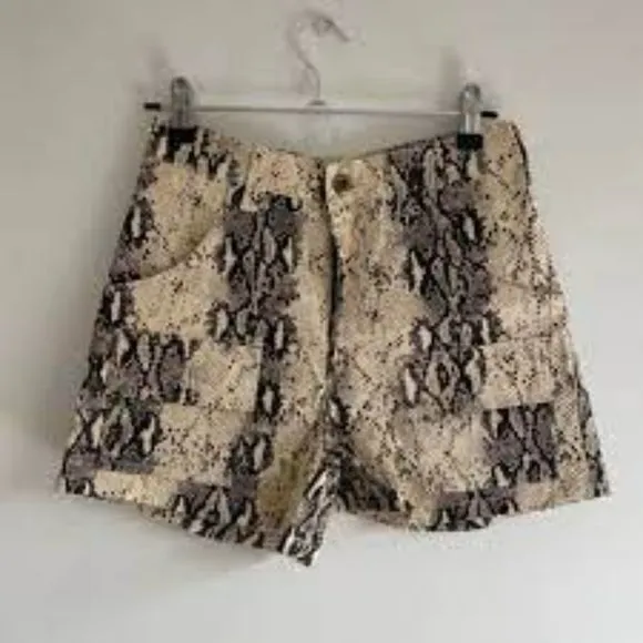 💥CHIC &amp; SEXY💥Brulee High Waist Snake Print Leather Shorts