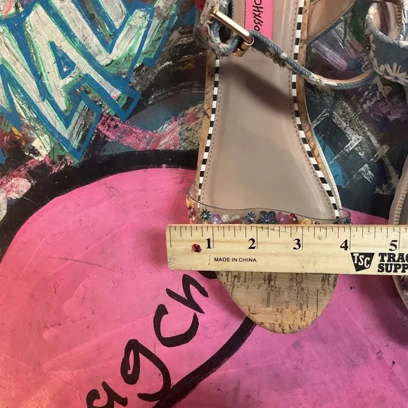 Chic Betsey Johnson Floral Embellished Platform Sandals - Size Est 7.5/8