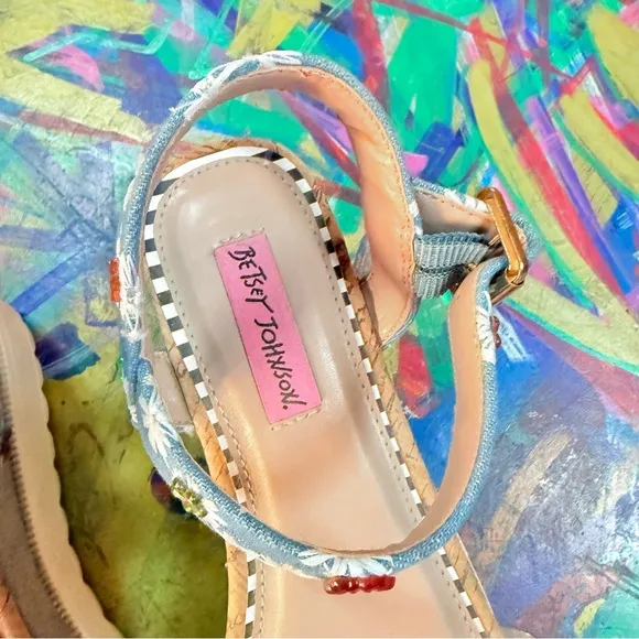 Chic Betsey Johnson Floral Embellished Platform Sandals - Size Est 7.5/8