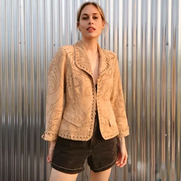 Chico’s Faux Suede Laser Cut Western Jacket Tan Women’s Size 0 / Small