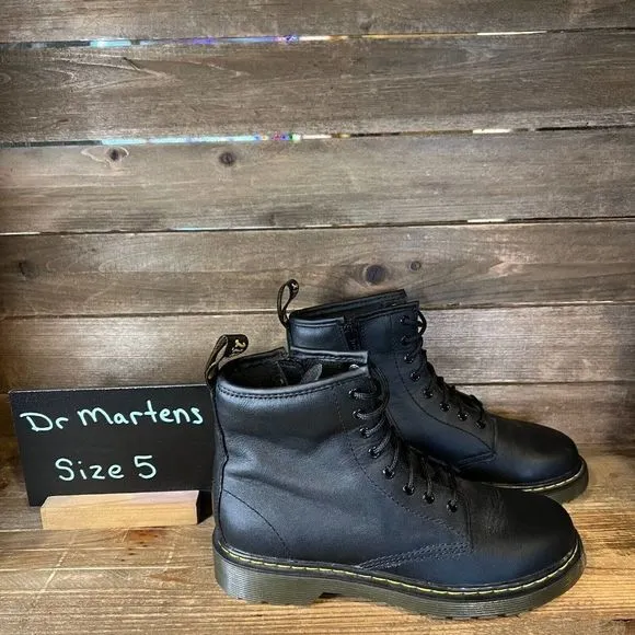 Childrens Dr. Martens Black Leather Classic Casual Combat‎ Boots Size 4 Y GUC