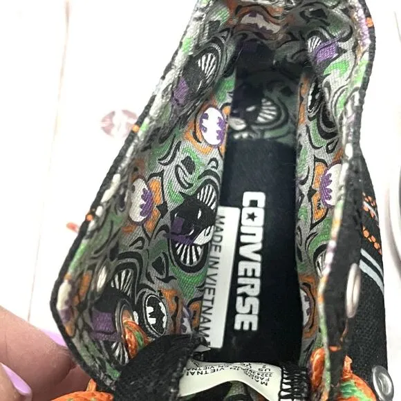 Chuck Taylor Converse DC Comic Collab Joker Batman Hi Top Youth Size 2 Sneakers
