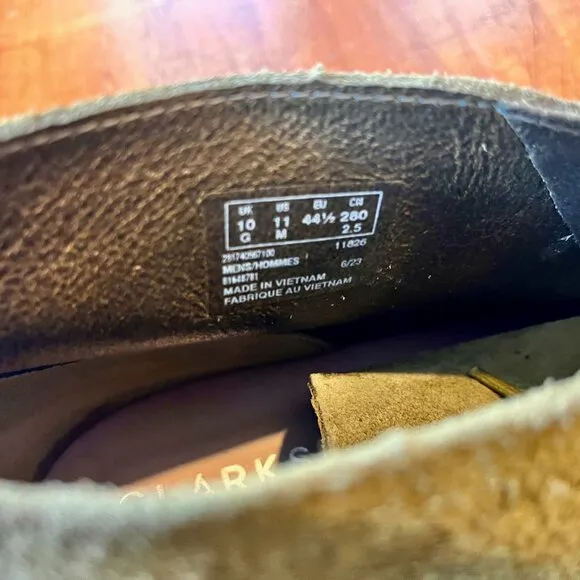 Clark Desert Boots in light green tan. Rare Color. Never worn!