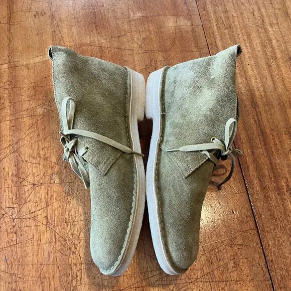 Clark Desert Boots in light green tan. Rare Color. Never worn!