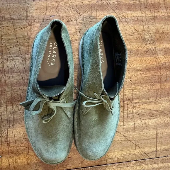 Clark Desert Boots in light green tan. Rare Color. Never worn!