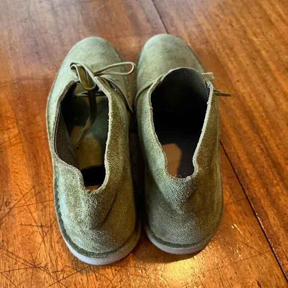 Clark Desert Boots in light green tan. Rare Color. Never worn!