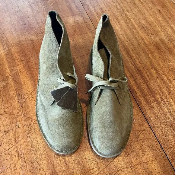 Clark Desert Boots in light green tan. Rare Color. Never worn!