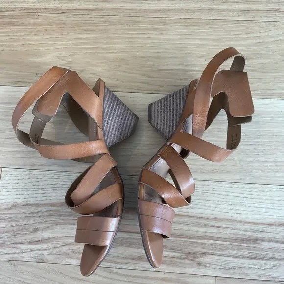 Clarks Artisan Ranae Estelle Strappy Sandals In Cognac