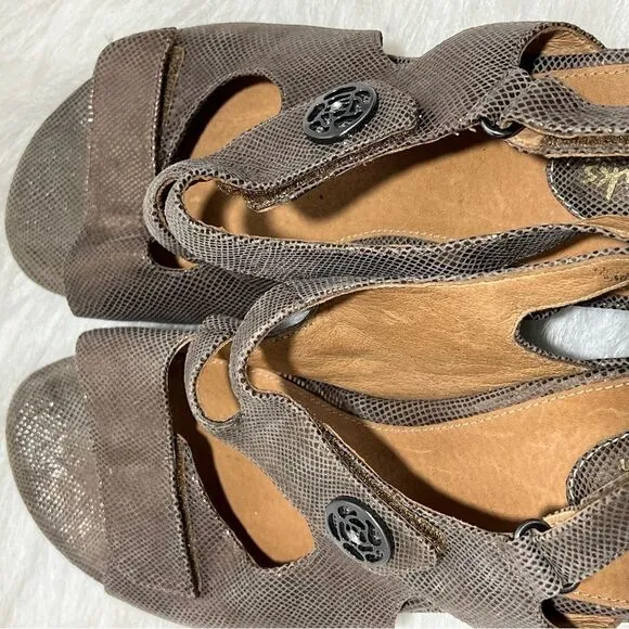 Clarks Artisan Tiffani Aldora Metallic Sheen Snakeskin Print Sandals -- 9/5M