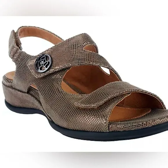 Clarks Artisan Tiffani Aldora Metallic Sheen Snakeskin Print Sandals -- 9/5M