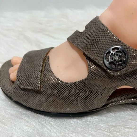 Clarks Artisan Tiffani Aldora Metallic Sheen Snakeskin Print Sandals -- 9/5M