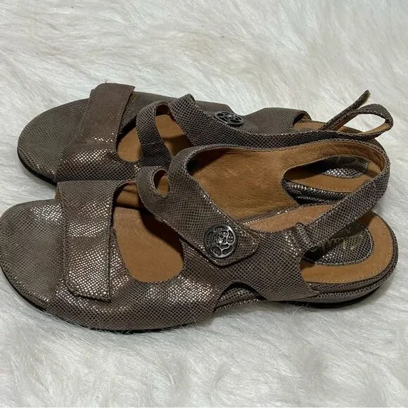 Clarks Artisan Tiffani Aldora Metallic Sheen Snakeskin Print Sandals -- 9/5M