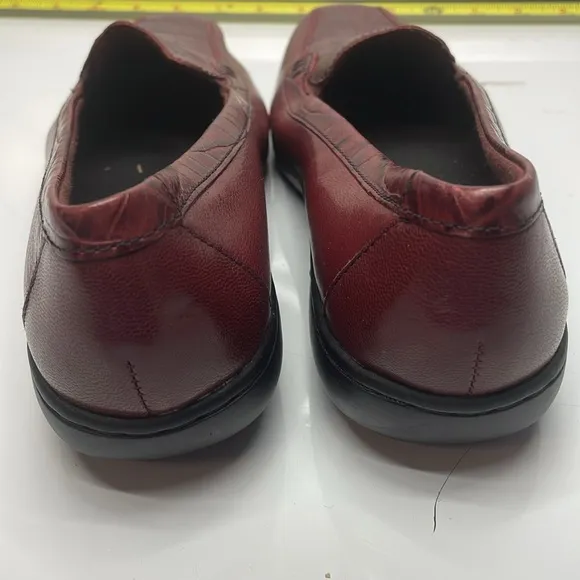 CLARKS Bayou Q Women's Deep Red Leather Loafers - 7.5M