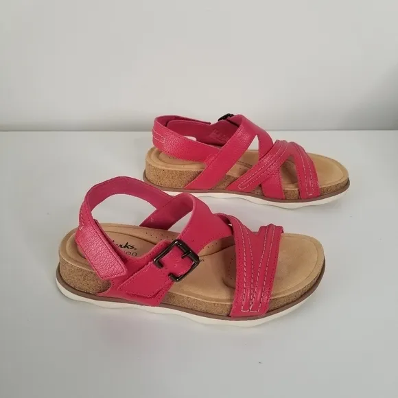 Clarks Brynn Step Adjustable Crossover Strap Sandals Size 5.5M Hot Pink