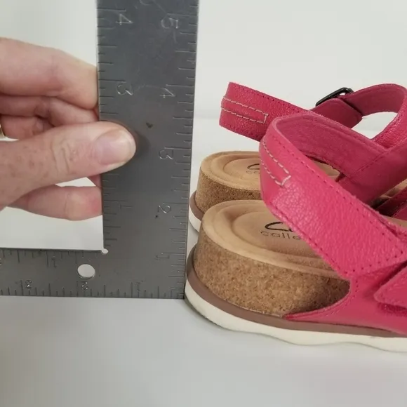 Clarks Brynn Step Adjustable Crossover Strap Sandals Size 5.5M Hot Pink
