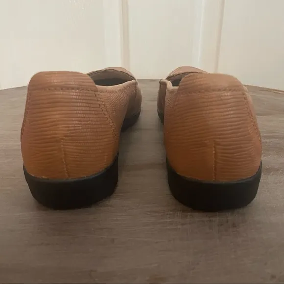 Clarks Haydn Gloss Slip on Loafers Tan Lizard