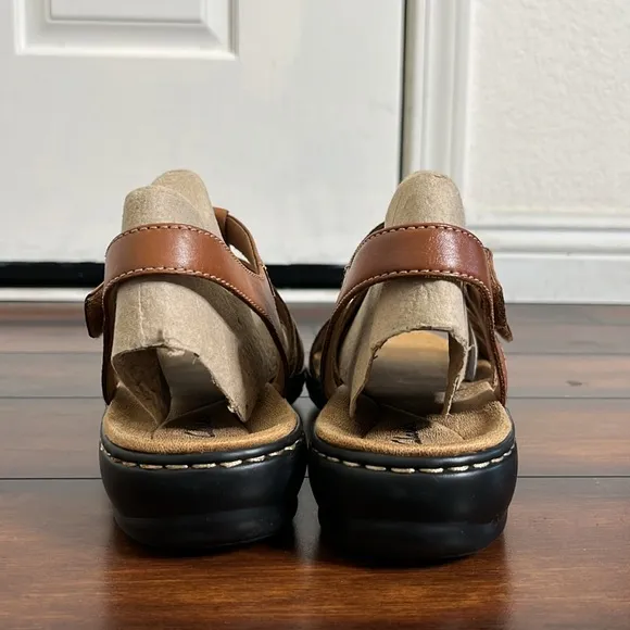 Clark's Leather Multi Strap Leather Sandals Brown Women's size 11 W Comfy NWOB