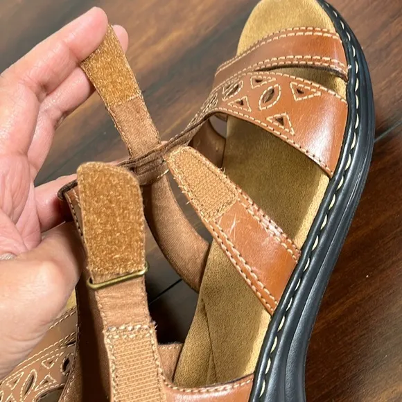 Clark's Leather Multi Strap Leather Sandals Brown Women's size 11 W Comfy NWOB