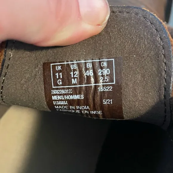 Clark’s, men’s 12, dark brown leather chukka desert boots, like new condition