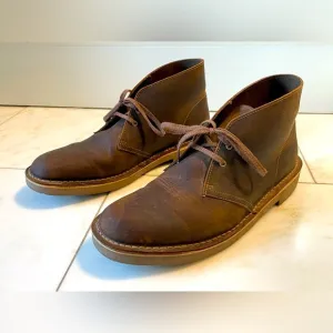 Clark’s, men’s 12, dark brown leather chukka desert boots, like new condition