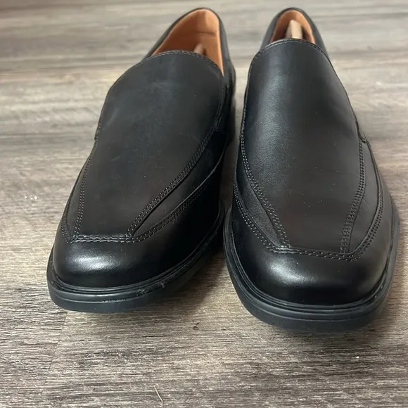Clarks Men’s Black Leather Tilden Free Slip-On Loafers Sz 8.5 M 🕶️