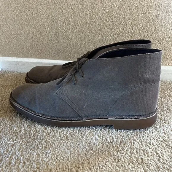 Clarks Original Desert boots in gray canvas.